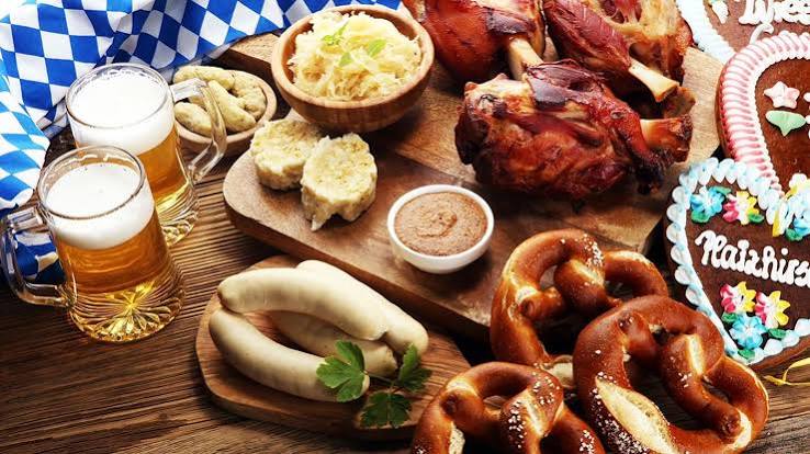 Celebra el Oktoberfest en casa con estas recetas tradicionales alemanas