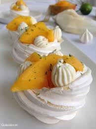 Mini Pavlova Mangue Fruit De La Passion Et Zestes De Citron Vert Sans Gluten Cecilecooks Pavlova Mini Pavlova Gateaux Et Desserts