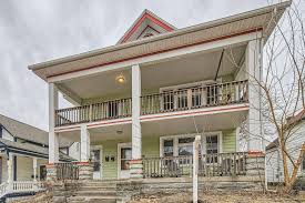 Homes for Sale Between $425611-$851222