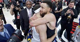 How much is his net worth? Nba Playoffs Stephen Curry Schickt Bruder Seth In Den Urlaub