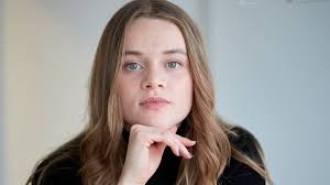 Luna Wedler: Interview mit dem Schweizer Star zu Jakobs Ross