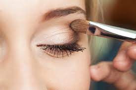 Nach außen hin sind dunkle und matte farben am besten. Das Perfekte Augen Make Up Fur Jede Augenform Beautytipps Ch