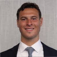 Dara Riordan's Instagram, Twitter & Facebook