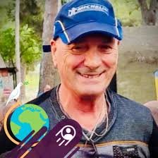 🚴🏼‍♂️🍃 En balade sur le canal d'Orléans, je suis tombé sur cette drôle  d'embarcation à deux roues… Un tandem façon side-car, avec un petit bout de  chou à bord, bercé par les