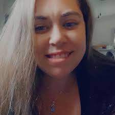 Who can recommend photographers for senior pictures in Roseville Michigan?