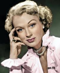 Sandra Straw's Instagram, Twitter & Facebook