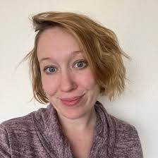 Lara Cantrell's Instagram, Twitter & Facebook