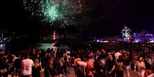 Ils auront un feu d'artifice intense et haut de gamme. 14 Juillet Trois Ans Apres L Attentat Nice Va Tirer Son Premier Feu D Artifice Pour