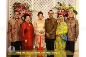 Beredar kabar lulu tobing menikah dengan pengusaha bani m mulia. Lulu Tobing Menikah Mantan Suami Gelar Lamaran