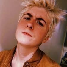 Hannah Eagle's Instagram, Twitter & Facebook