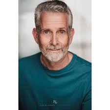 Lucy Simmonds REP: Daisy & Dukes Ltd www.robinsavage.co.uk