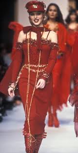 When it comes to guilty pleasures, there are very few things we love more than scrolling through a gallery of supermodels in their '90s heyday. Timeless Fashion Eva Herzigova For Chanel Fall 1992