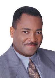 John McCaa helps Irving Schools Foundation presents scholarships