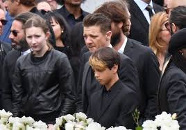 Brad Pitt Courtney Love Among Mourners At Chris Cornell S Funeral Jeremy Renner Chris Cornell Brad Pitt