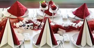 Romantische Tischdeko Z B Zum Valentinstag Tischdekoration Hochzeit Tisch Dekorieren Tischdeko Hochzeit