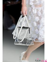 Seffaf Canta Trendleri Sik Sokak Kombinleri Kadinlive Com Canta Sik Tasarim