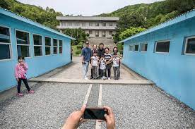 코로나 팬데믹 속에서도 막 열다the 13th dmz international documentary film . Movie Set Recreates Panmunjom Zone Where Kim Jong Un Met Moon Jae In Abc News