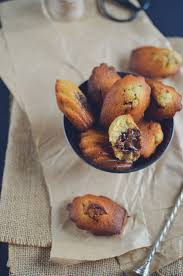 Madeleines Noix De Coco Coeur Fondant Au Chocolat Madeleine Recipe Food Almond Meal Cookies