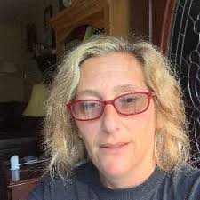 Sandra Willing's Instagram, Twitter & Facebook