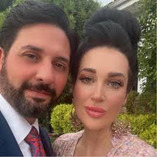 Can someone recommend an experienced electrician to hang heavy chandeliers  in Lake Worth?