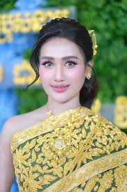 ភ្ជាប់ពាក្យ ✨ឃ្វីនតា សំអាងការ✨ Makes up :Sem Pisal💄 Hair Style :លីលី  លីលី💇🏼‍♀️ កូនក្រមុំSis Ka🦋💃🏻 ស្លៀកបុរាណក្រុមការងារ 🧵🪡 Contact us :  086840083