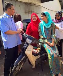 174 curhatan anak sulung tengah bungsu tunggal titiktemu seorang anak. Ada 4 Anak 3 Cucu Cantiknya Isteri Datuk Seri Hishammuddin Nona