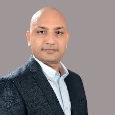 Investguru: Providing Step-by-Step Financial Advisory for Future Oriented  Investment Returns