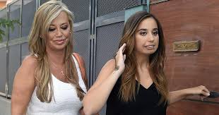 Eso es de ser un cabronazo. Andrea Janeiro Aprovecho La Boda De Belen Para Presentar A Su Novio