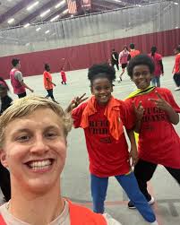 Our partnership with Project HOOD is back!! Join us TONIGHT in Henry Crown,  anytime between 6:00 and 7:30, for pizza, cookies, and basketball!