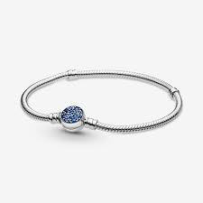 Atraskite karoliukų, apyrankių ir daugybės kitų papuošalų pasaulį. Pandora Moments Schlangen Gliederarmband Mit Funkelndem Blauem Scheibenverschluss Pandora