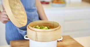 Además, aunque existen métodos 'caseros' para cocinar al vapor (el más económico y rudimentario consiste en utilizar un simple colador colocado sobre una olla con agua en el fondo. Cocina Al Vapor Paso A Paso Beneficios Y Utensilios