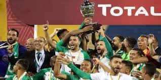 هي النسخة 25 من مسابقة كأس السوبر الأفريقي وهي مباراة سنوية تجمع بين الفائز بدوري أبطال أفريقيا و الفائز بكأس الاتحاد الكونفدرالي الأفريقي و ينظمها الاتحاد الافريقي لكرة القدم ( كاف ). Ø§Ù„Ø±Ø¬Ø§Ø¡ Ø§Ù„Ø±ÙŠØ§Ø¶ÙŠ Ø§Ù„Ù…ØºØ±Ø¨ÙŠ ÙŠÙÙˆØ² Ø¨Ù„Ù‚Ø¨ ÙƒØ£Ø³ Ø§Ù„Ø³ÙˆØ¨Ø± Ø§Ù„Ø£ÙØ±ÙŠÙ‚ÙŠ