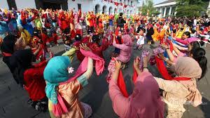 Mencakup keberagaman mencakup sosial budaya, ekonomi, hingga gender pada masyarakat. Makna Harmoni Dalam Keberagaman Sosial Budaya Ekonomi Serta Gender Dalam Bhinneka Tunggal Ika Tribunnews Com Mobile