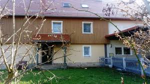 Die wohnung in einem mehrfamilienhaus mit nur 9 mietparteien liegt mitten im. 4 Zimmer Wohnung Zu Vermieten Dorfstrasse 129 02829 Konigshain Gorlitz Kreis Mapio Net
