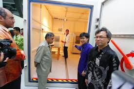 The memoirs of tun dr mahathir mohamad by. Psdc Emc Laboratory Tour Esd Room Left Minister In The Prime Minister S Department Tan Sri Nor Mohamed Yakcop Right Managing Dir Osman Story Malaysia