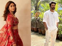 Dhanush and Mrunal Thakur Dating Rumours: After Divorce, Is Dhanush Dating  Mrunal Thakur? Video Of Duo Holding Hands At Party Goes Viral | Bollywood  News - News18