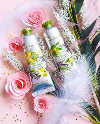 Top 10 Des Meilleures Cremes Mains Hydratantes Makeupbyazadig Creme Pour Les Mains Yves Rocher Creme Pour Le Corps
