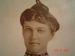 Daughter visits father's grave after 32 years