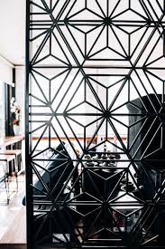 Mampara De Metal Negra Formas Geometricas Separador De Ambientes Diseno De Pantalla Ventanas Modernas Diseno De Interiores Del Restaurante