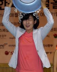 엄마의 힘으로 동작의 묵은 숙제 야무지게 풀겠습니다. í¬í†  ë‚˜ê²½ì› ìœ„ì›ìž¥ ì•„ì´ìŠ¤ ë²„í‚· ë™ì°¸ ì´íˆ¬ë°ì´