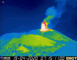 Tutto fa sospettare un'eruzione simile a quella del 1992,. Eruzione Esplosiva E Forti Emissioni Di Ceneri Sul Vulcano Etna Attivita Solare