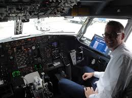 Ok how do you get your hardware overhead panel operating the pmdg overhead panel? Cockpit Flug Lufthansa Boeing 737 500 Runway18