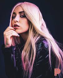 Pin By Xabbat On Ava Max Music Photoshoot Celebrities Pretty People