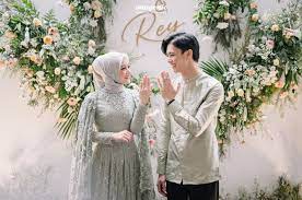 Check spelling or type a new query. Bikin Penasaran 10 Potret Dinda Hauw Dan Rey Mbayang Saat Lamaran