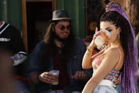 ميريام فارس ولدت في (3 من مايو 1983)، هي مغنية وفنانة استعراضية وممثلة لبنانية. Ø¨Ø¬Ø±Ø£ØªÙ‡Ø§ Ù…ÙŠØ±ÙŠØ§Ù… ÙØ§Ø±Ø³ ØªØ¶ÙÙŠ Ù„Ù„Ø£ØºÙ†ÙŠØ© Ø§Ù„Ù„Ø¨Ù†Ø§Ù†ÙŠØ© Ù†ÙƒÙ‡Ø© Ø¹Ø§Ù„Ù…ÙŠØ©