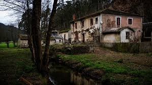 En el pequeño pueblo de cabestany, en lleida, sus apenas 15 vecinos decidieron abrir una nueva puerta para las visitas y dar publicidad al pueblo. Casas A Un Euro O Pueblos Enteros Al Precio De Un Piso Los Precios Locos De La Espana Rural Rt