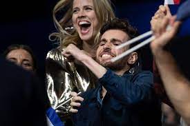 Dutch singer who is best recognized for winning the eurovision song contest 2019 with the song arcade.. Hoe Ilse Delange De Regie Voerde Bij De Winst Van Duncan Laurence Show Ad Nl