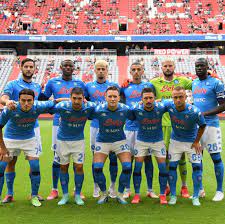 L'arbitro fischia la fine della prima frazione di gioco, il napoli è sotto di un gol. Pzlgewnad8t Vm