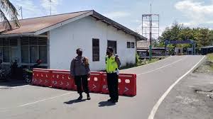 Perajin juga menjual produknya melalui online (dalam jaringan atau daring), katanya. Objek Wisata Kota Pariaman Tutup Calon Pengunjung Disuruh Putar Balik Tribun Padang