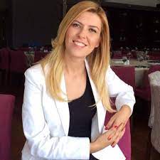 Ayrıca kacyasinda.com sayfamızda i̇smail altunsaray dışında farklı birçok kişi hakkında biyografi ve yaş bilgisine ulaşmanız. Ismail Altunsaray In Esi Kimdir Songul Yilmaz Kac Yasinda Nereli